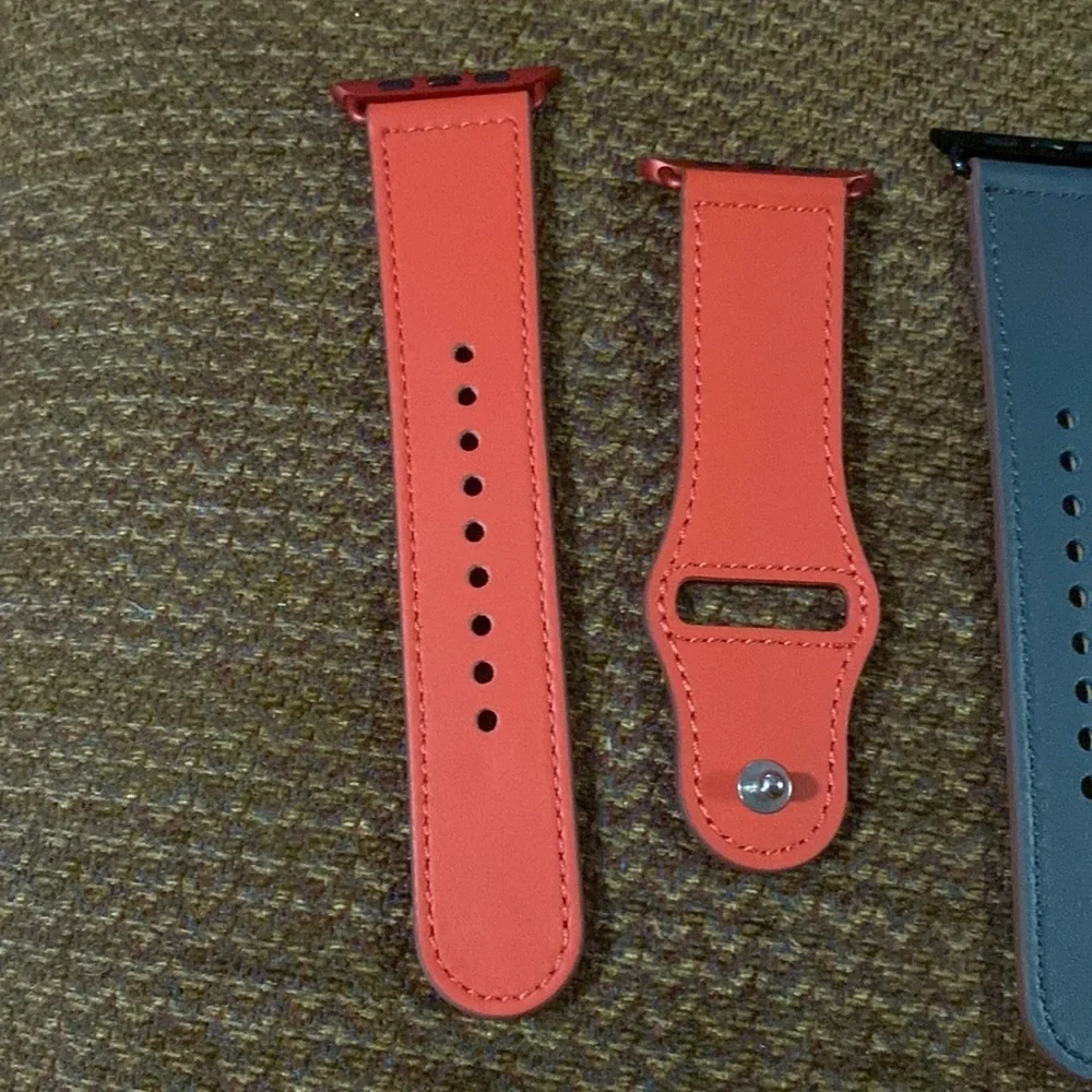 3 Apple Watch leather bands​​​